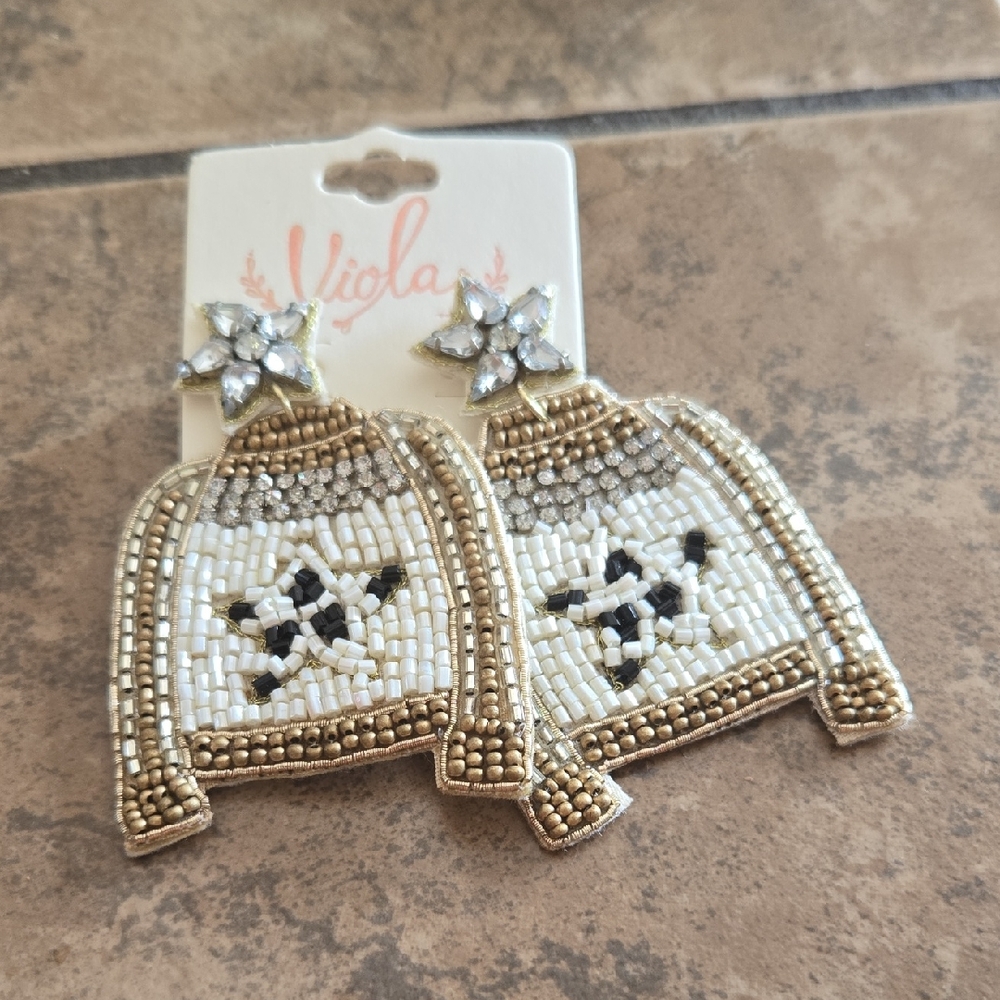 Gold and White Beaded Earrings ⭐️NEW